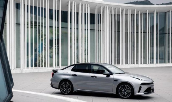 黑马配资 中国燃油性能车的新表达，第三代领克03开启试驾